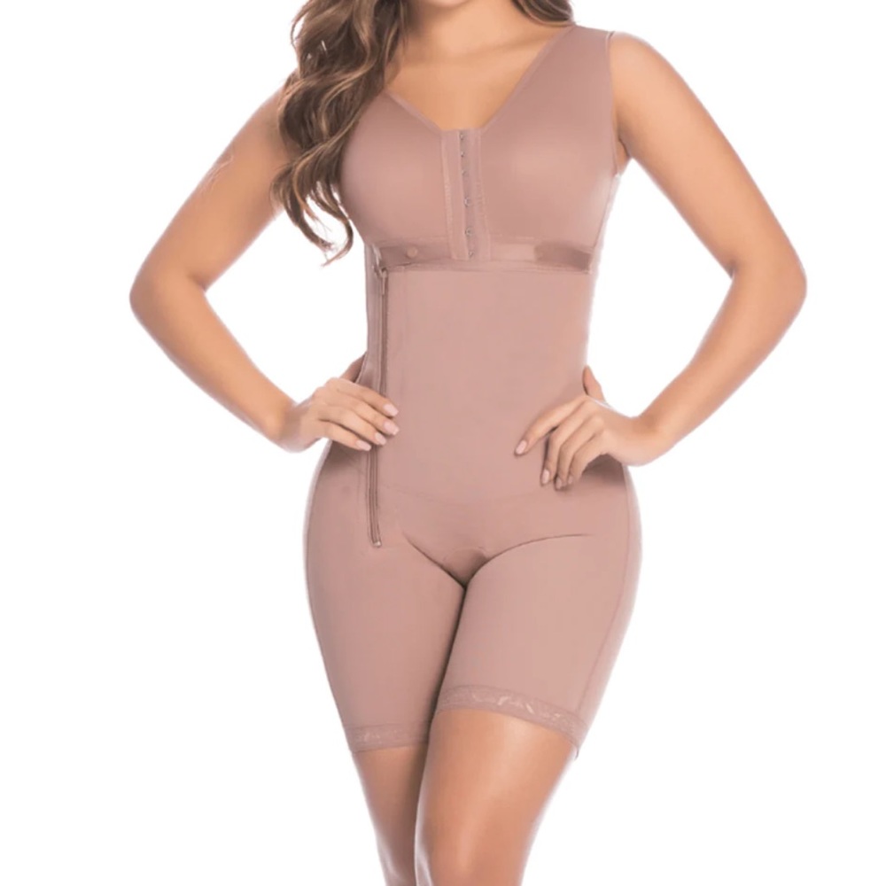 Delie d Prada Faja Size small NWOT